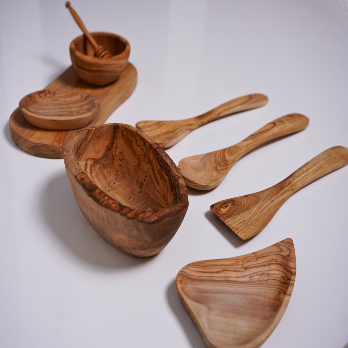 Art Olive 8-piece olive wood kitchen and serving set, view 1